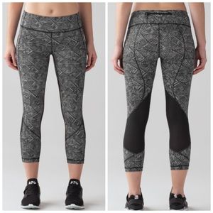 Lululemon Pace Rival Reformation Crop Leggings Maze Jacquard White Black Size 6